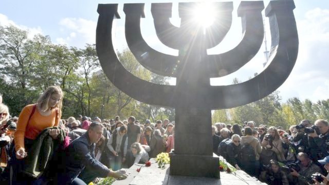 В Украине почтили память жертв трагедии Бабьего Яра (bbc.com)
