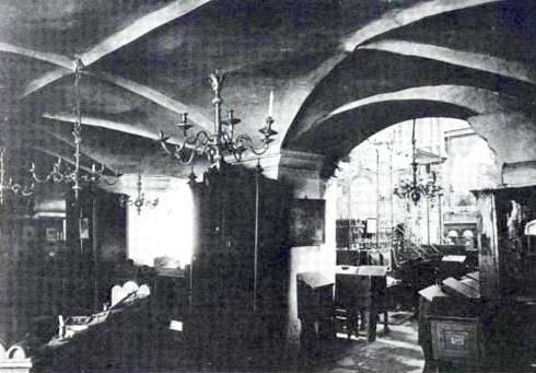 Рис.6. Фотография интерьера. Вид из вестибюля на молельный зал (1915)